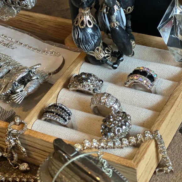 “Classy Lady” - Elegant Silver and Black Jewelry Set - Picture 8 of 16